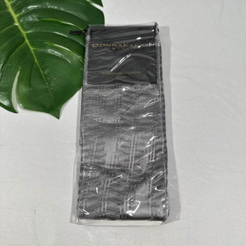 NIB $165 [ 1‎ Standard/Queen Sham ] Donna Karan Vapor Collection Grey